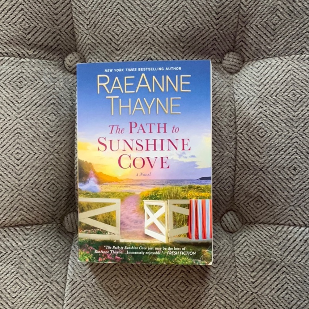 Novel: The Path to Sunshine Cove by Raeanne Thayne